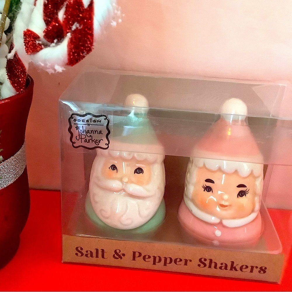 Johanna Parker Christmas Mr. & Mrs. Claus Salt Pepper Shakers New